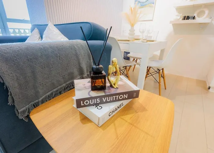 Chic Hotel-style Fast Wifi & Netflix Apartment