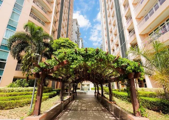 Chic Hotel-style Fast Wifi & Netflix Apartment Manila