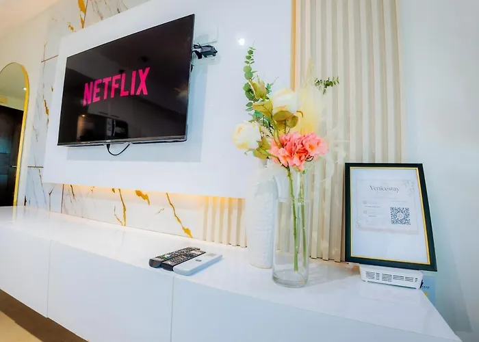 Chic Hotel-style Fast Wifi & Netflix *
