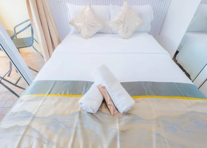Apartment Chic Hotel-style Fast Wifi & Netflix Manila