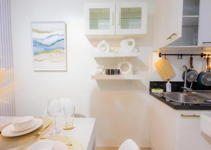 Chic Hotel-style Fast Wifi & Netflix Manila